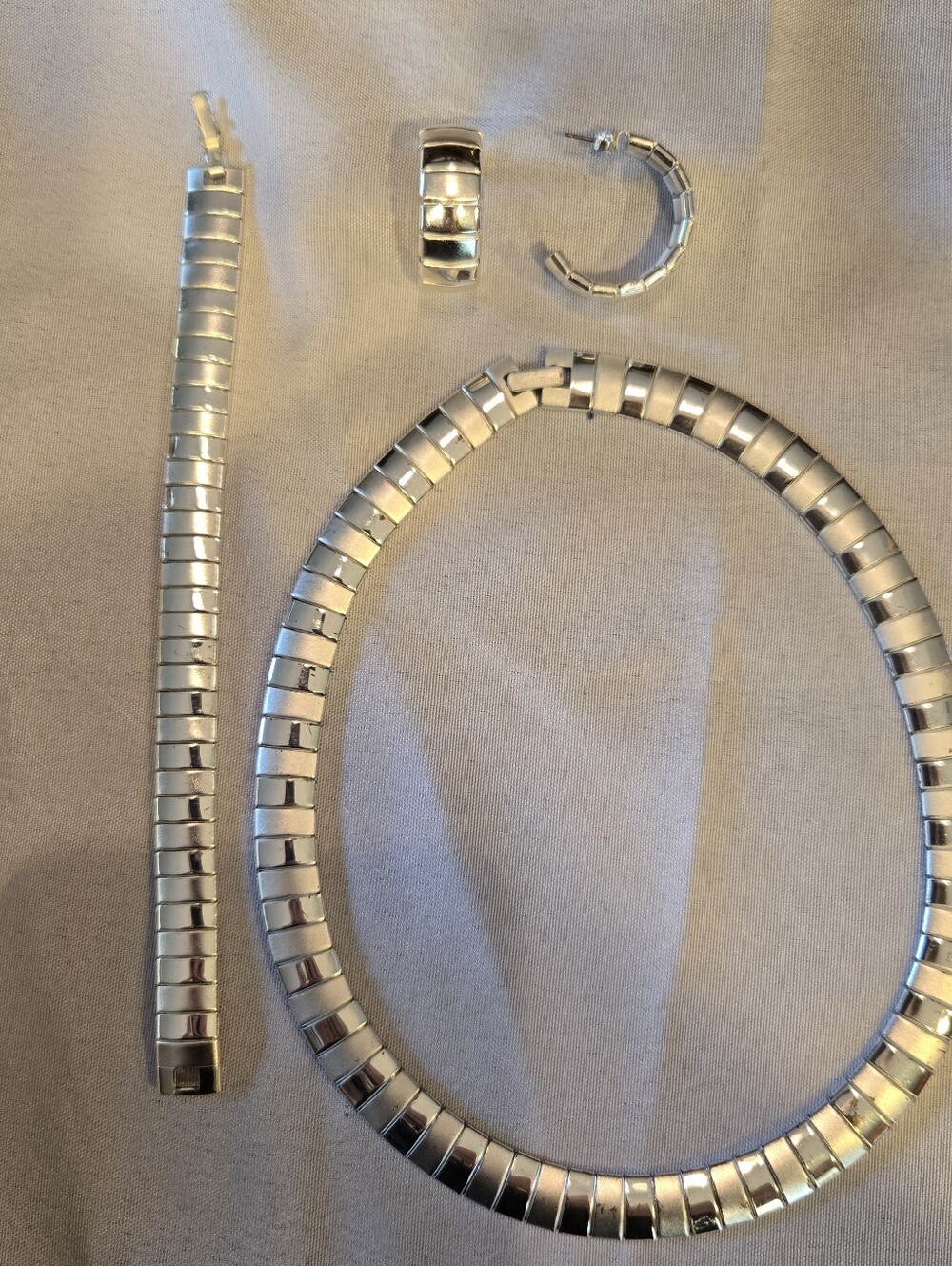 Avon Silvertone 3-Piece Set – Flexible Link Necklace, Bracelet & Hoop Earrings,